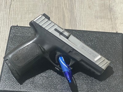 SMITH & WESSON SD40 VE .40 S&W - Image 4 of 10