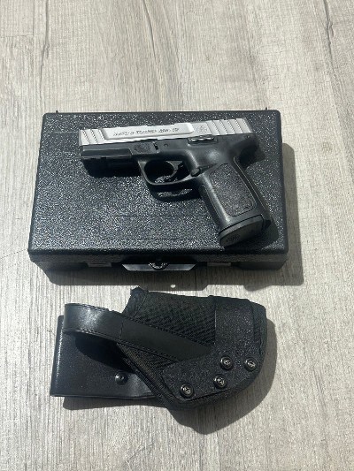 SMITH & WESSON SD40 VE .40 S&W - Image 1 of 10