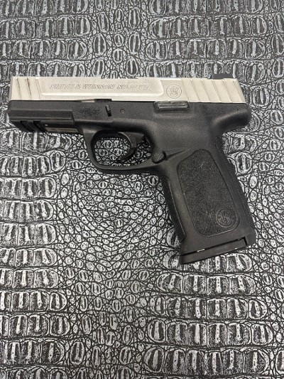 SMITH & WESSON SD40VE 40 Smith & Wesson - Image 2 of 4
