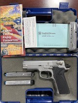 SMITH & WESSON Model 4006 .40 S&W - Image 2 of 6