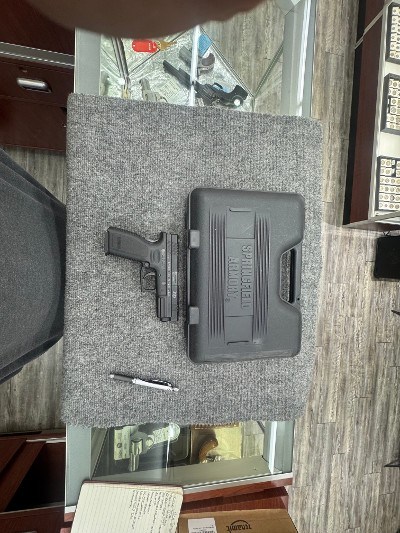SPRINGFIELD ARMORY XD-40 .40 S&W - Image 1 of 9