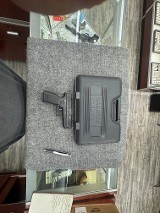 SPRINGFIELD ARMORY XD-40 .40 S&W - Image 1 of 9