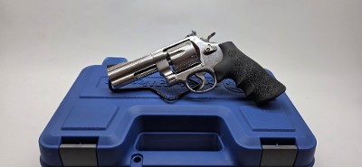 SMITH & WESSON MODEL 610 10MM - Image 1 of 10