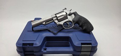 SMITH & WESSON MODEL 69 COMBAT MAGNUM .44 MAGNUM - Image 1 of 8