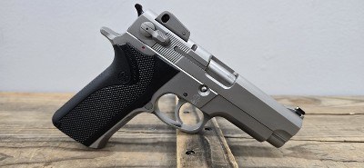 SMITH & WESSON Smith & Wesson 4006, 4" Barrel, 40 S&W, Semi-automatic, Handgun, Soft Case .40 S&W - Image 1 of 2