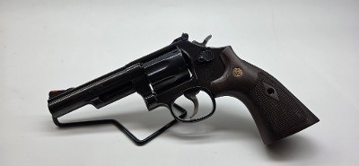 SMITH & WESSON MODEL 19 CLASSIC .357 MAG - Image 2 of 10