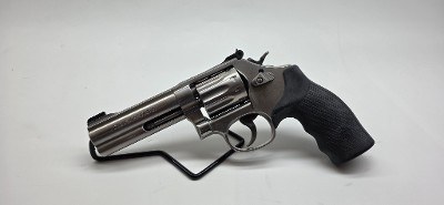 SMITH & WESSON MODEL 617 .22 LR - Image 3 of 10