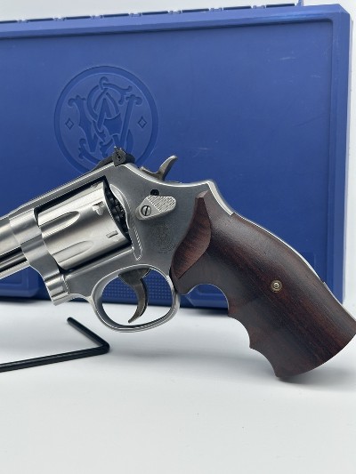 SMITH & WESSON 686-6 HALF LUG .357 MAG - Image 4 of 7
