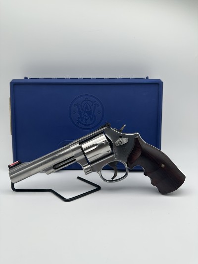 SMITH & WESSON 686-6 HALF LUG .357 MAG - Image 1 of 7