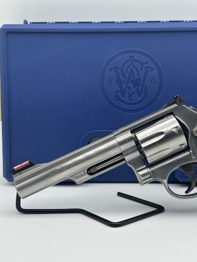 SMITH & WESSON 686-6 HALF LUG .357 MAG - Image 2 of 7