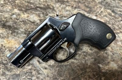 TAURUS 85 ULTRA-LITE .38 SPL - Image 1 of 4
