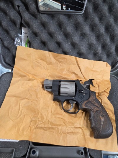 SMITH & WESSON 327 PERFORMANCE .357 MAG - Image 3 of 3