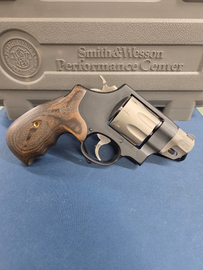 SMITH & WESSON 327 PERFORMANCE .357 MAG - Image 2 of 3