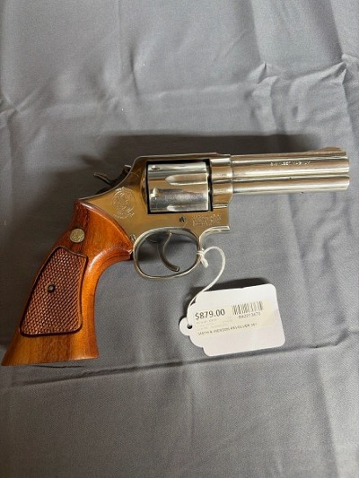 SMITH & WESSON 581 .357 MAG - Image 1 of 9