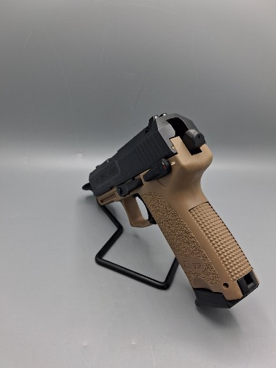 HECKLER & KOCH USP COMPACT V1 .40 S&W - Image 3 of 9