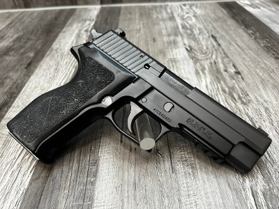 SIG SAUER P226 9MM LUGER (9x19 PARA) - Image 2 of 4