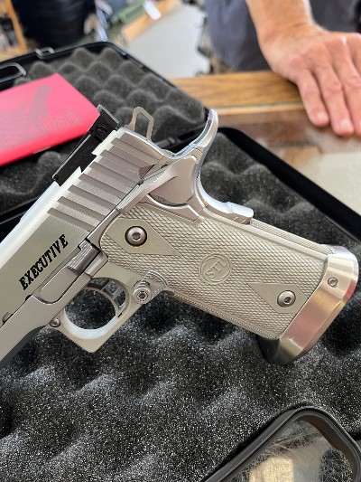 STI INTERNATIONAL 2011Executive .40 S&W - Image 4 of 10