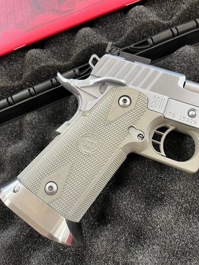 STI INTERNATIONAL 2011Executive .40 S&W - Image 8 of 10