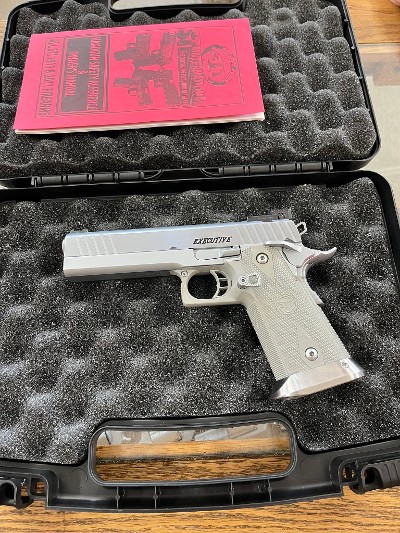 STI INTERNATIONAL 2011Executive .40 S&W - Image 1 of 10
