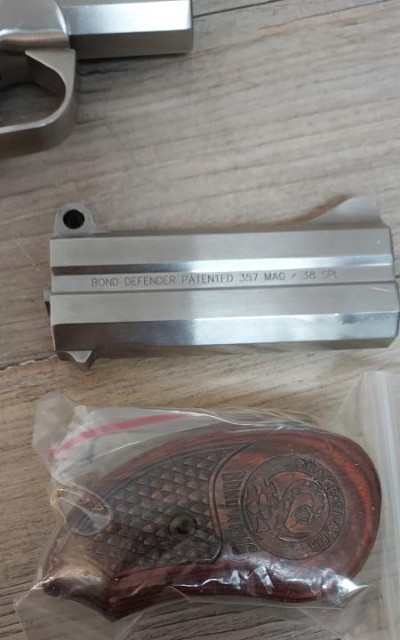 BOND ARMS SNAKE SLAYER .45 colt / .410 - Image 5 of 9