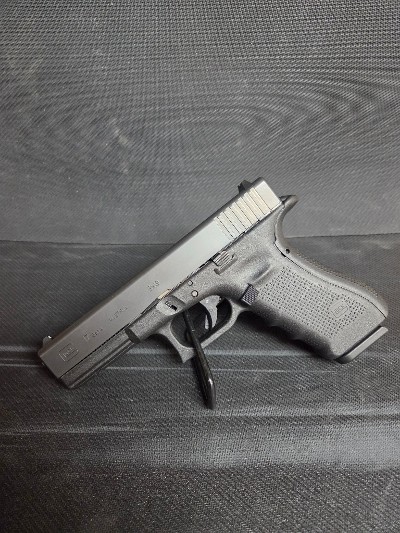 GLOCK G17 GEN 4 9MM LUGER (9X19 PARA) - Image 1 of 5