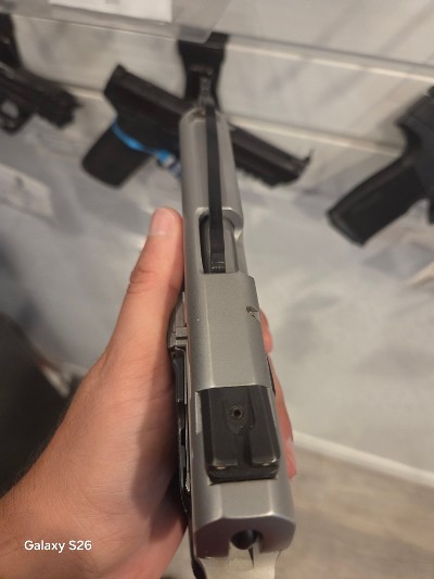 SMITH & WESSON 4043 .40 S&W - Image 4 of 6