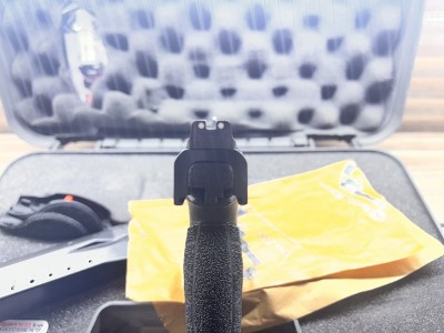 SMITH & WESSON M&P40 .40 S&W - Image 4 of 8