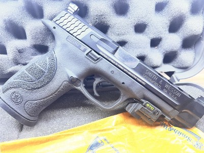 SMITH & WESSON M&P40 .40 S&W - Image 5 of 8