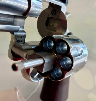 SMITH & WESSON 629-9 Mountain Gun SS/Wood Lipsey&sbquo;s Excl w/Box .44 MAGNUM - Image 14 of 16