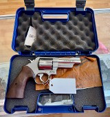 SMITH & WESSON 629-9 Mountain Gun SS/Wood Lipsey&sbquo;s Excl w/Box .44 MAGNUM