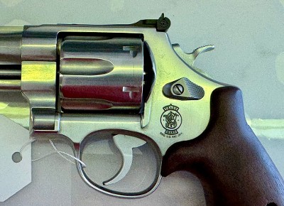 SMITH & WESSON 629-9 Mountain Gun SS/Wood Lipsey&sbquo;s Excl w/Box .44 MAGNUM - Image 10 of 16