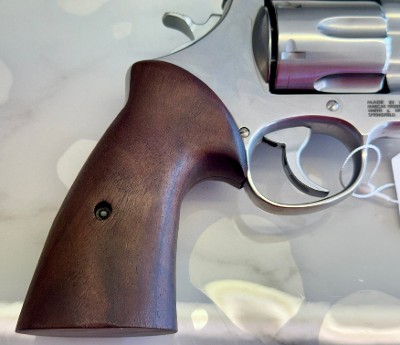 SMITH & WESSON 629-9 Mountain Gun SS/Wood Lipsey&sbquo;s Excl w/Box .44 MAGNUM - Image 4 of 16