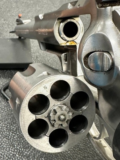 RUGER SUPER REDHAWK .44 MAGNUM - Image 7 of 9