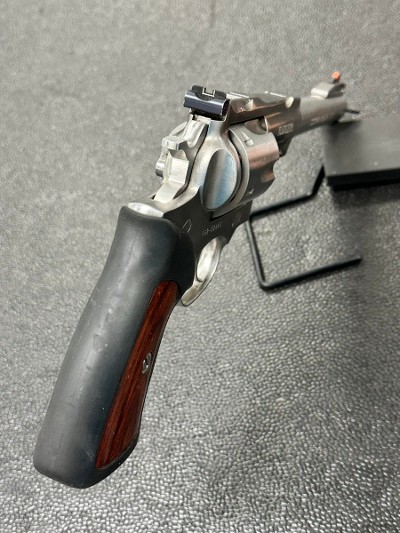 RUGER SUPER REDHAWK .44 MAGNUM - Image 5 of 9