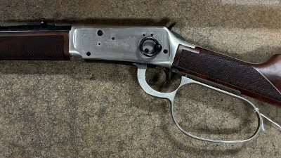 WINCHESTER 94 JOHN WAYNE COMMEMORATIVE .32-40 WIN - Image 4 of 11