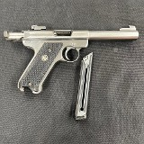 RUGER mark II target .22 LR - Image 3 of 9