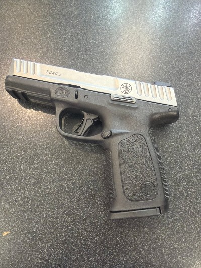 SMITH & WESSON SD40 2.0 .40 S&W - Image 2 of 10