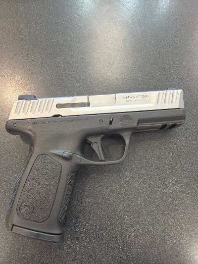 SMITH & WESSON SD40 2.0 .40 S&W - Image 1 of 10