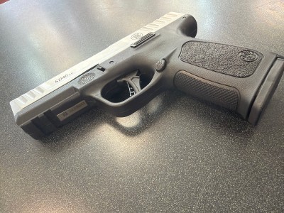 SMITH & WESSON SD40 2.0 .40 S&W - Image 4 of 10