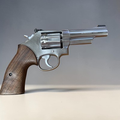 SMITH & WESSON 617 .22 LR - Image 1 of 3