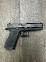 GLOCK 22 GEN 5 40 - Image 1 of 2