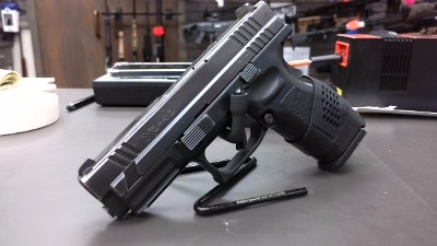 SPRINGFIELD ARMORY XD-40 40 Smith & Wesson - Image 1 of 7