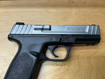 SMITH & WESSON SD40 VE .40 S&W - Image 2 of 7