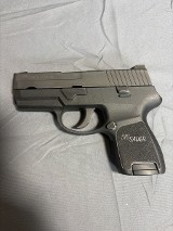 SIG SAUER P250 40 Smith & Wesson - Image 2 of 10