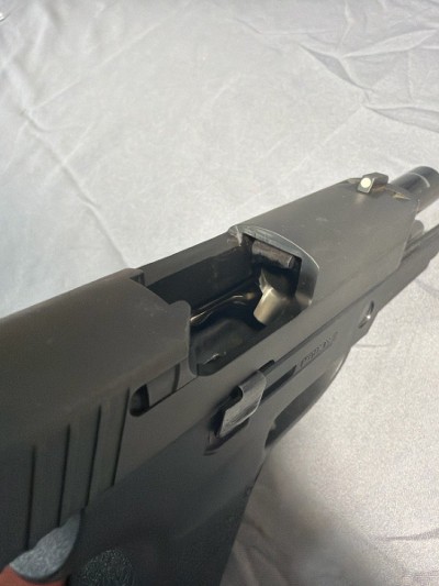 SIG SAUER P250 40 Smith & Wesson - Image 4 of 10