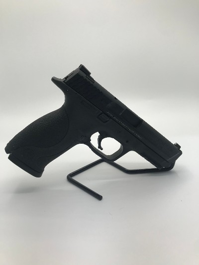 SMITH & WESSON M&P 40 .40 S&W - Image 1 of 12