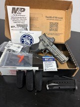 SMITH & WESSON M&P 9 METAL SERIES / HOLOSUN SCS MP2 9MM LUGER (9x19 PARA) - Image 1 of 15