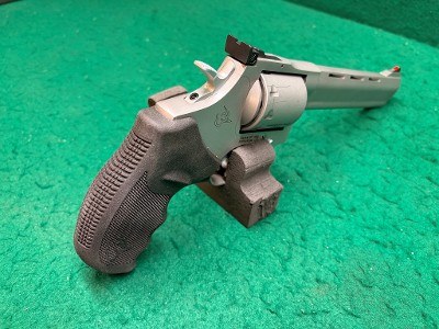 TAURUS 992 TRACKER .22 LR/.22 WMR - Image 10 of 21