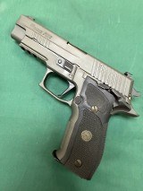 SIG SAUER P226 LEGION 9MM LUGER (9X19 PARA) - Image 4 of 16