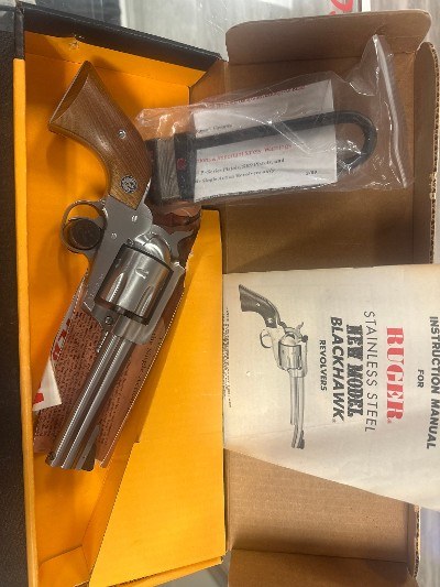 RUGER NEW MODEL BLACKHAWK CONVERTIBLE .357 MAG - Image 5 of 6